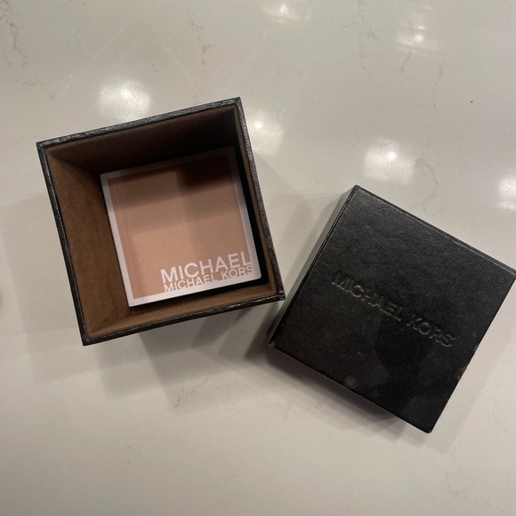 Michael Kors MK2259 slim runway watch - Picture 8 of 9